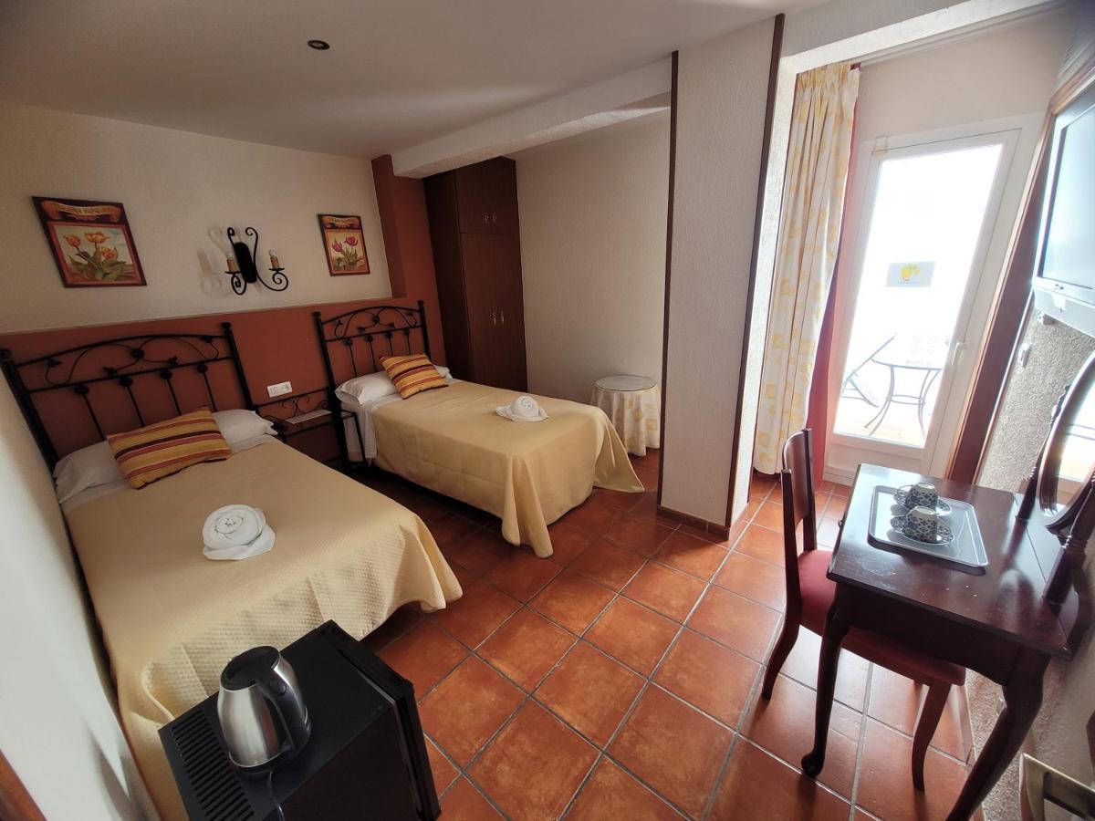 Twin Room,1418836386:JPEG